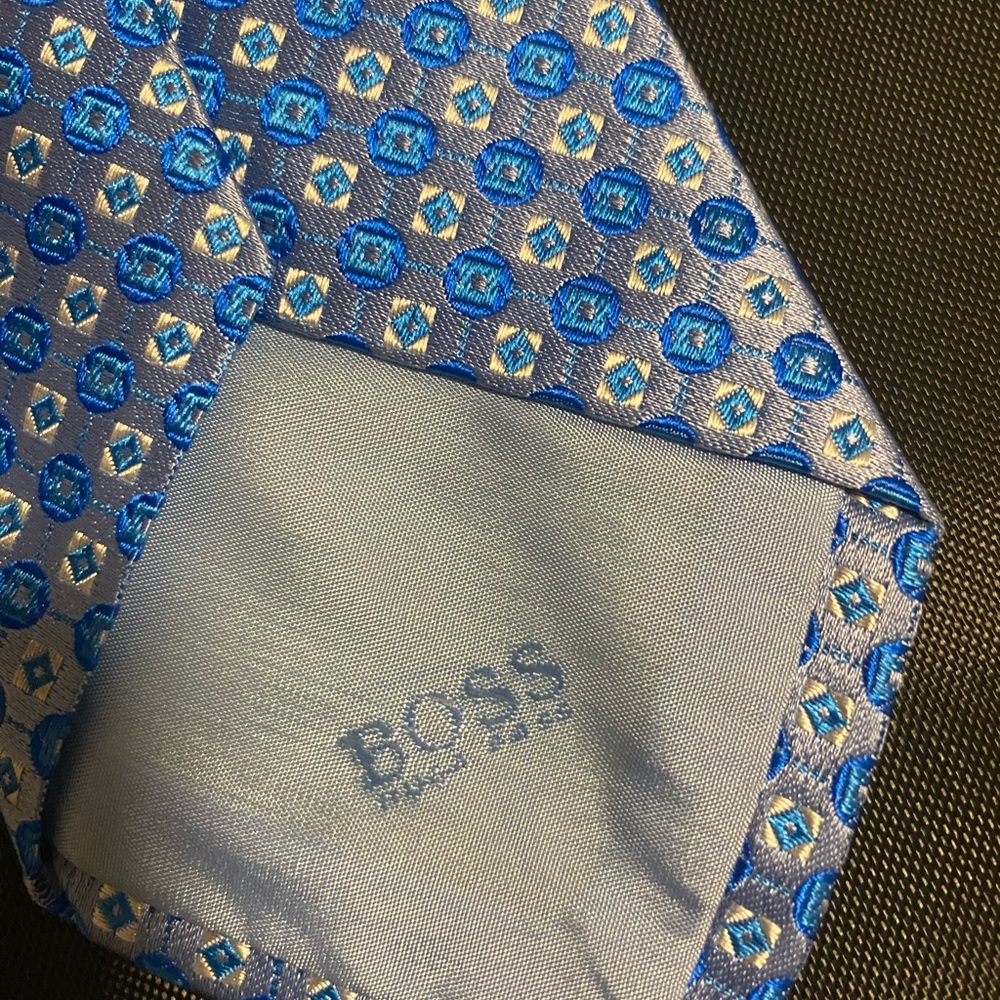 Hugo Boss tie - Picture 3 of 5